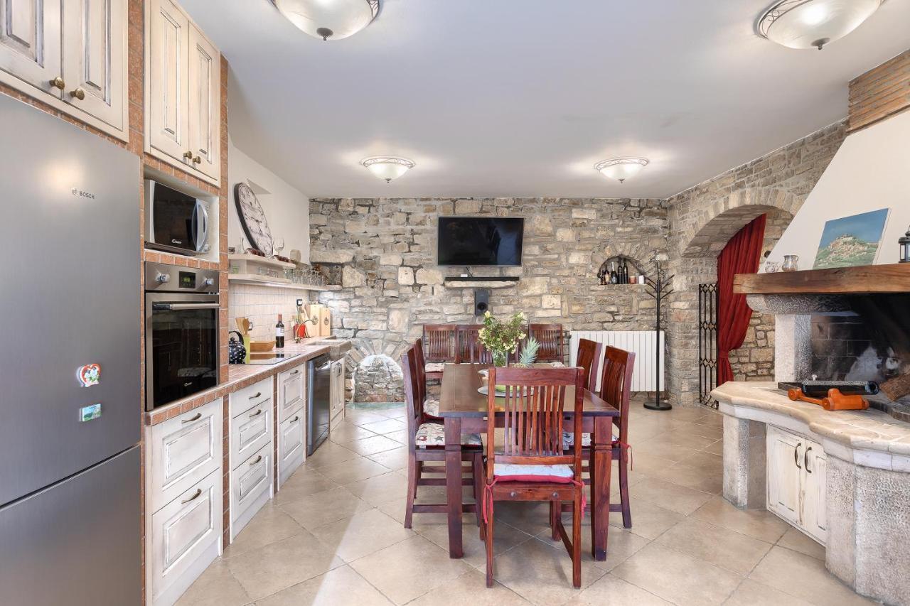 Apartman Pietro Motovun Bagian luar foto